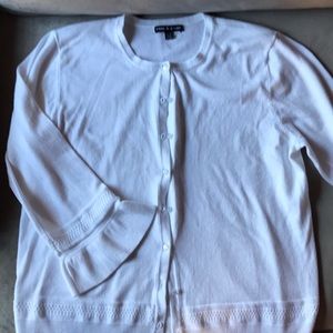Women’s White Sweater size XL/TG (runs smaller than XL)